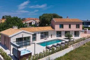 Modern Istrian Villa Da Ella - by Istrabook