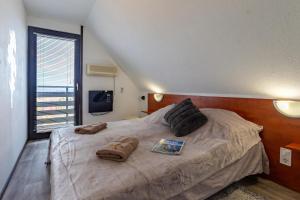 Karesz Holiday Home w Terrace & Garden - Happy Rentals