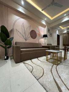 Enchante - 15 mins from Lilavati & Nanavati