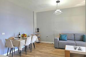 Albina Apartment 118 - Balcony & Sea View - Happy Rentals