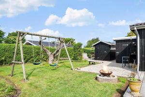 Cozy summer house, Dyngby Beach with private garden