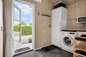 Cozy summer house, Dyngby Beach with private garden