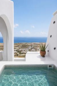 Two Gods Santorini Premium Jacuzzi Sea View Suites