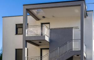 3 Bedroom Amazing Apartment In Pakostane