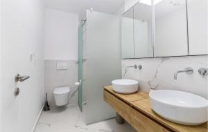 3 Bedroom Amazing Apartment In Pakostane