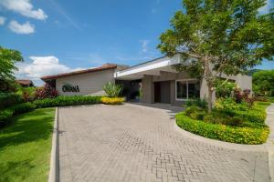 Casa Ohana 5 bdrs ocean view in Los Suenos