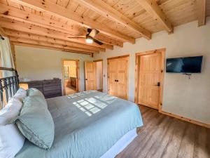 New: Modern Cabin Home with Free Golf More