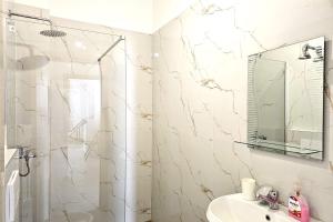 Holiday Apartment With Sea View - 180 - Happy Rentals