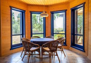 Blue Shutters House Tyulenovo - 3 Bedrooms & Large Yard by Flat Manаger
