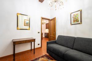 Medicis Phoenix 1 min to Signoria Square