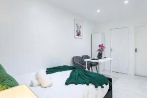 TOS Luxury Modern Private Studio