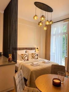Morawskiego Suite Near Old Town - Balcony & AC by Downtown Apartments