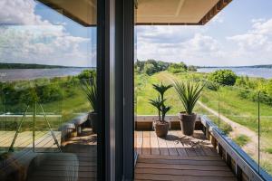 Stylish Waterfront Apartment - BOOK IT Warsaw