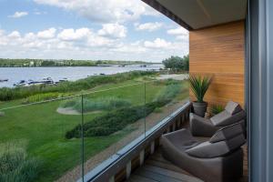 Stylish Waterfront Apartment - BOOK IT Warsaw