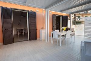 GuestHost - Casa Mirka in Pozzallo with Parking