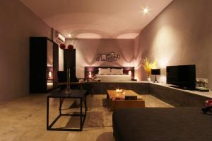 Private Luxury Suite Room