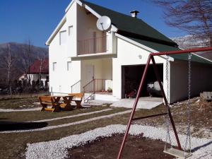 Charming chalet in Herceg Novi with fenced garden