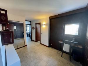 Exclusive beachfront apartment Torremolinos - pool - paddle - tenis - wifi - central aircon