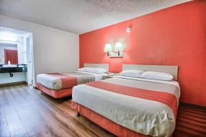 Quadruple Room room in Motel 6-Fresno, CA - Blackstone South