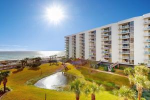 Gorgeous beachfront condo shared pool and beach access