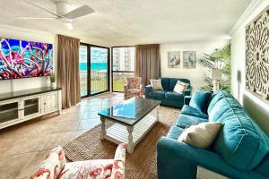 Gorgeous beachfront condo shared pool and beach access