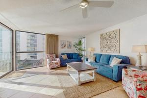 Gorgeous beachfront condo shared pool and beach access