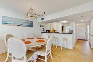 Gorgeous beachfront condo shared pool and beach access