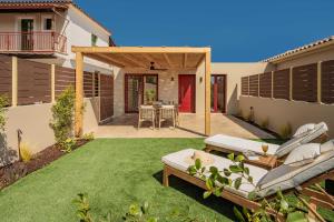 Salt Vibe Residences - a few steps from the beach, by TK Premium Stays
