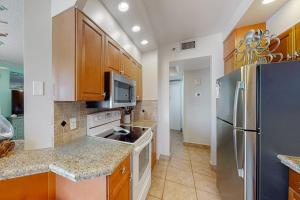 Gulf-view resort condo with pool hot tubs & over-street beach access
