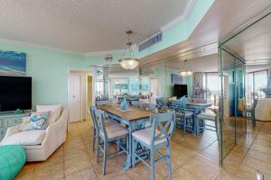 Gulf-view resort condo with pool hot tubs & over-street beach access