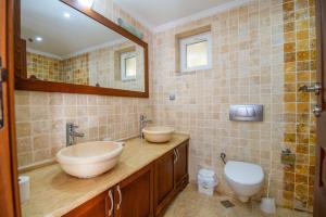 Coral6 villa with private pool and direct sea views