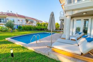 Coral6 villa with private pool and direct sea views