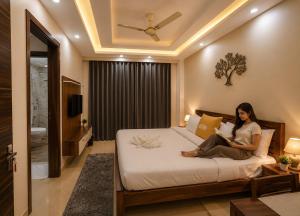 Lime Tree Two BHK Service Apartment Golf Course Road Gurgaon