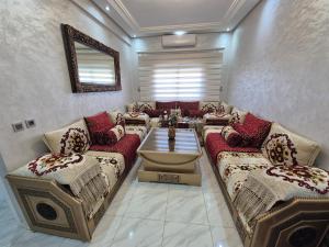 Chic 3BR Apartment with AC, Gated Residence, Route Immouzzar, Fès