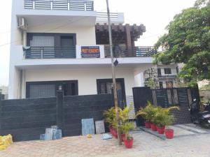 PLAY HOTEL PREET RESIDENCY couple friendly