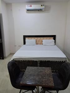 PLAY HOTEL PREET RESIDENCY couple friendly