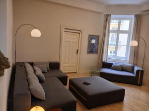 EXCLUSIVE USE 80m2 2BR 1 Living 4 Guests City Center Quiet Courtyard Koszyki Apartments