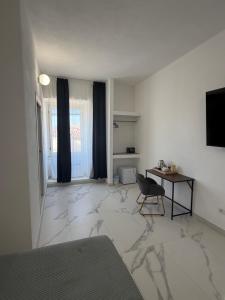 Alexandra Rooms & Suitess II