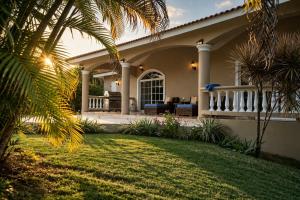Luxury 5BR Villa with Private Pool and Garden