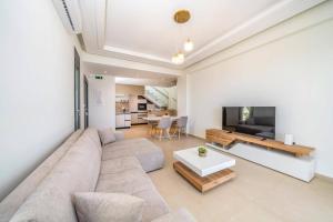 Villa Boudi by Villa Plus