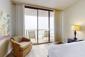 Cozy beachfront condo with shared pool and easy beach access
