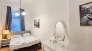 Cozy 1BR Apt with Living Room & Garden Included