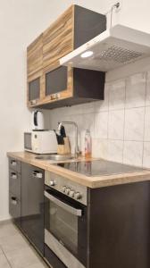 Cozy 1BR Apt with Living Room & Garden Included