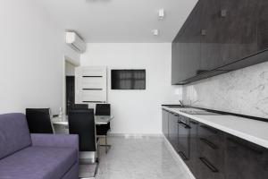 16 Kamanina 1-bedroom Apartment with terrace