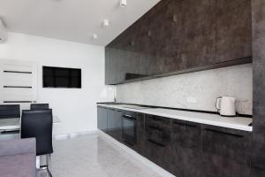16 Kamanina 1-bedroom Apartment with terrace