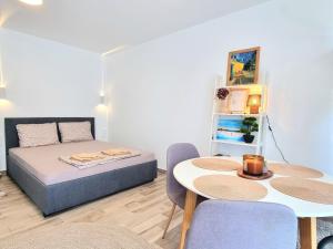 Apolonia Beach - Studio with veranda 1