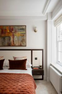 Luxury Spacious 2 Bedroom Flat In South Kensington Close To Station