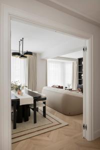Luxury Spacious 2 Bedroom Flat In South Kensington Close To Station