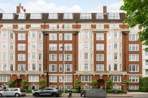 Luxury Spacious 2 Bedroom Flat In South Kensington Close To Station