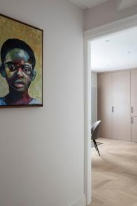 Luxury Spacious 2 Bedroom Flat In South Kensington Close To Station
